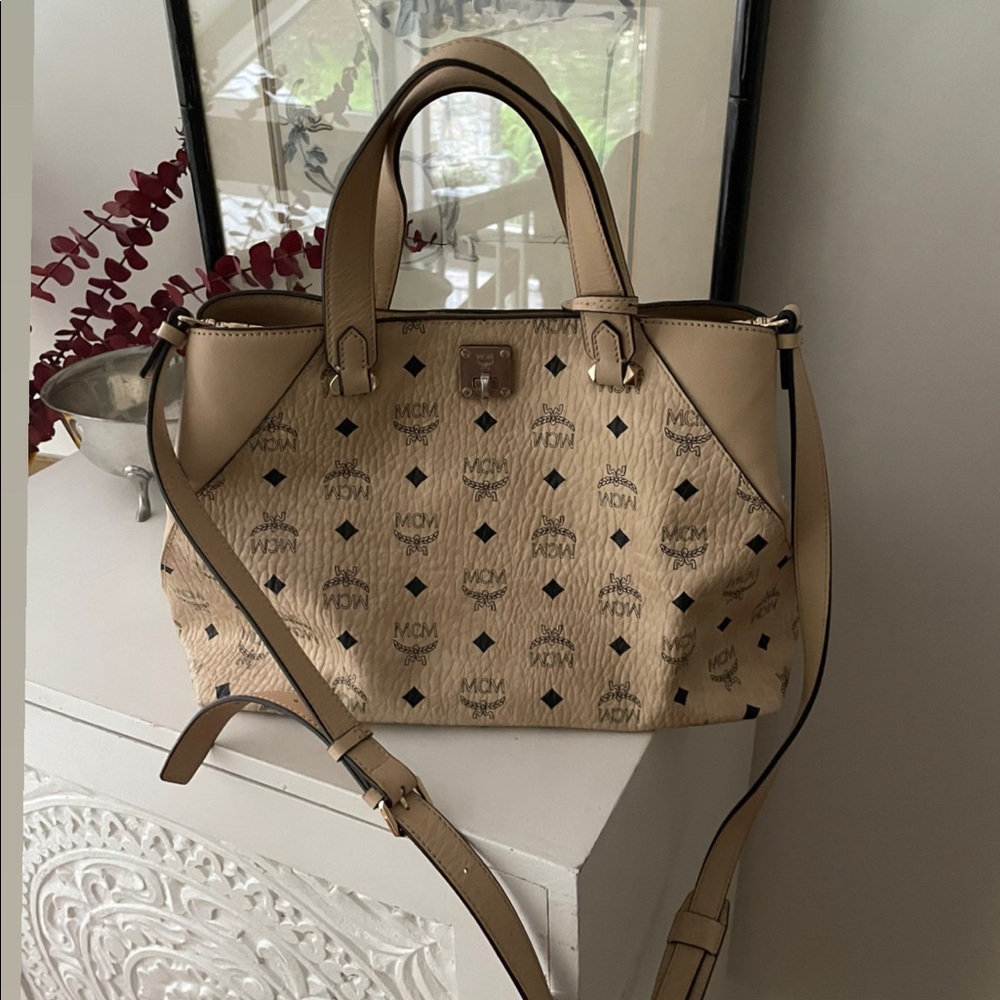 EUC MCM VISETOS TOTE WITH CROSSBODY STRAP